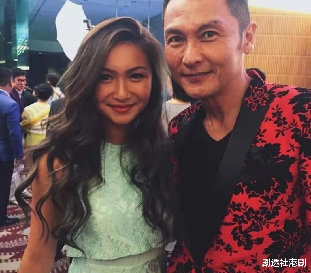 艾米|被爸爸关礼杰曝已签约TVB，应届落选港姐将从事主持，父女有望合作