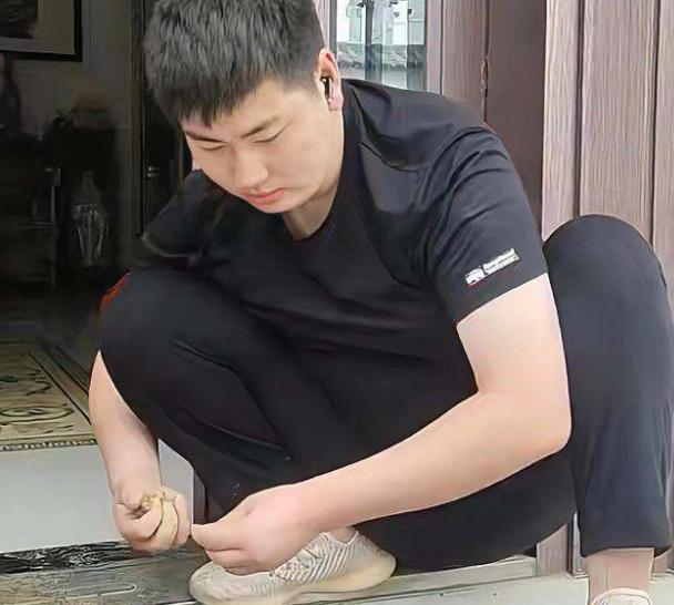 朱单伟|朱单伟又有新欢?女方身份曝光来头不小,网友:还不如陈亚男