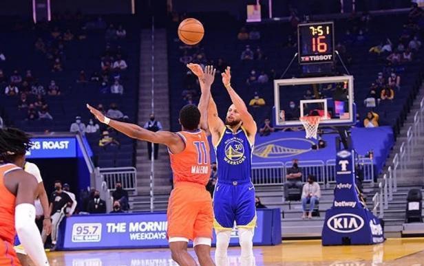 斯蒂芬·库里|库日天又打疯了!三节49分打卡下班,比尔50分和维金斯18分砸场子