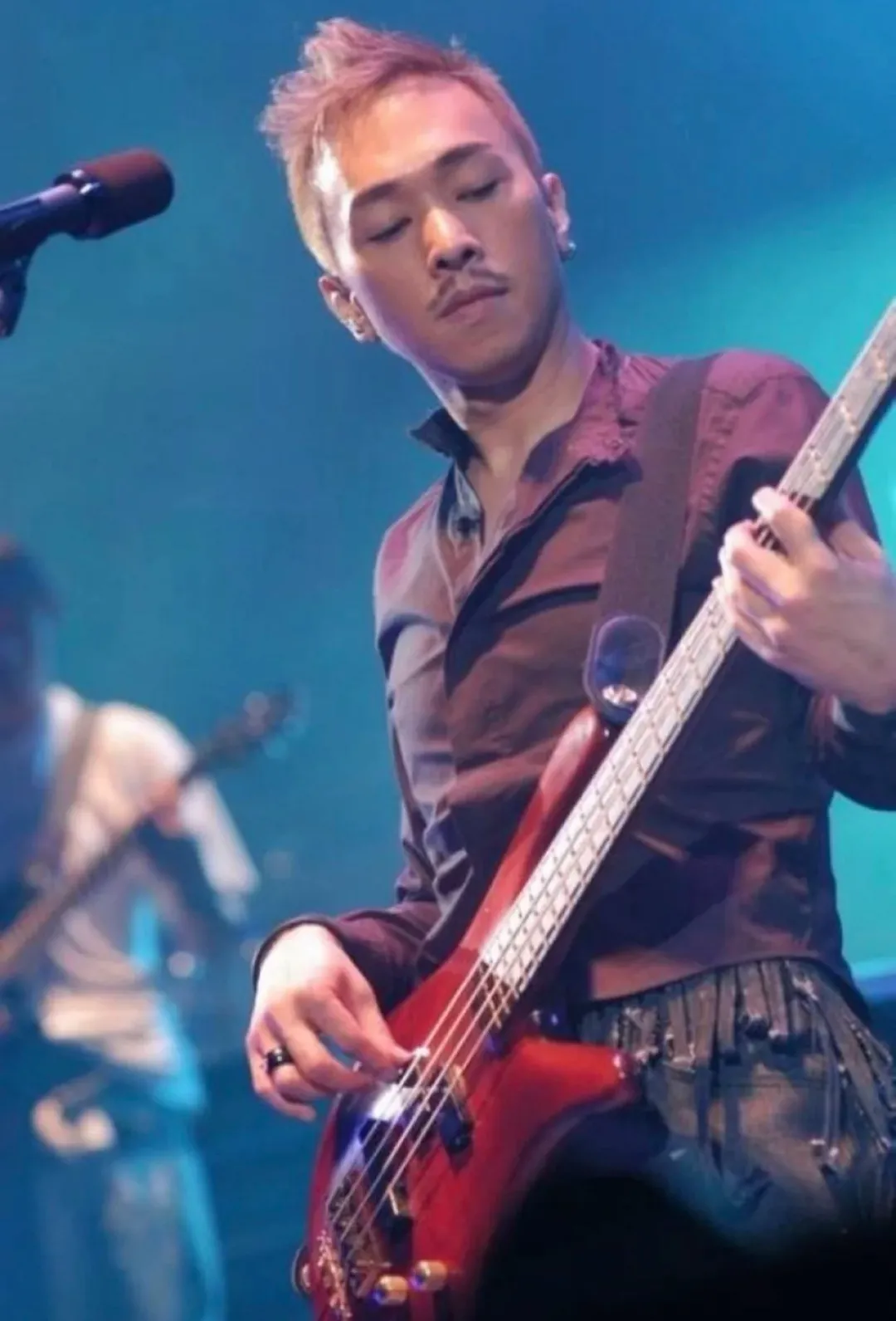 黄家强|最近须知要说清楚，这是黄家强在Beyond乐队中演唱的第一首经典情歌！