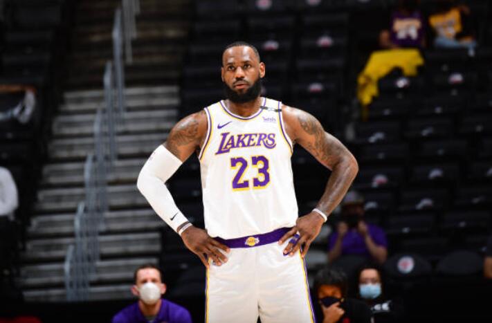 季后賽|湖人跌第六！詹姆斯罕見(jiàn)爆粗，怒斥提出附加賽方案之人：該炒魷魚(yú)