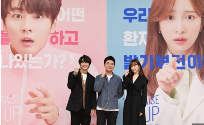 美关商贸|网剧\"U-Rays Me Up\"尹施允与安喜延的绝对默契