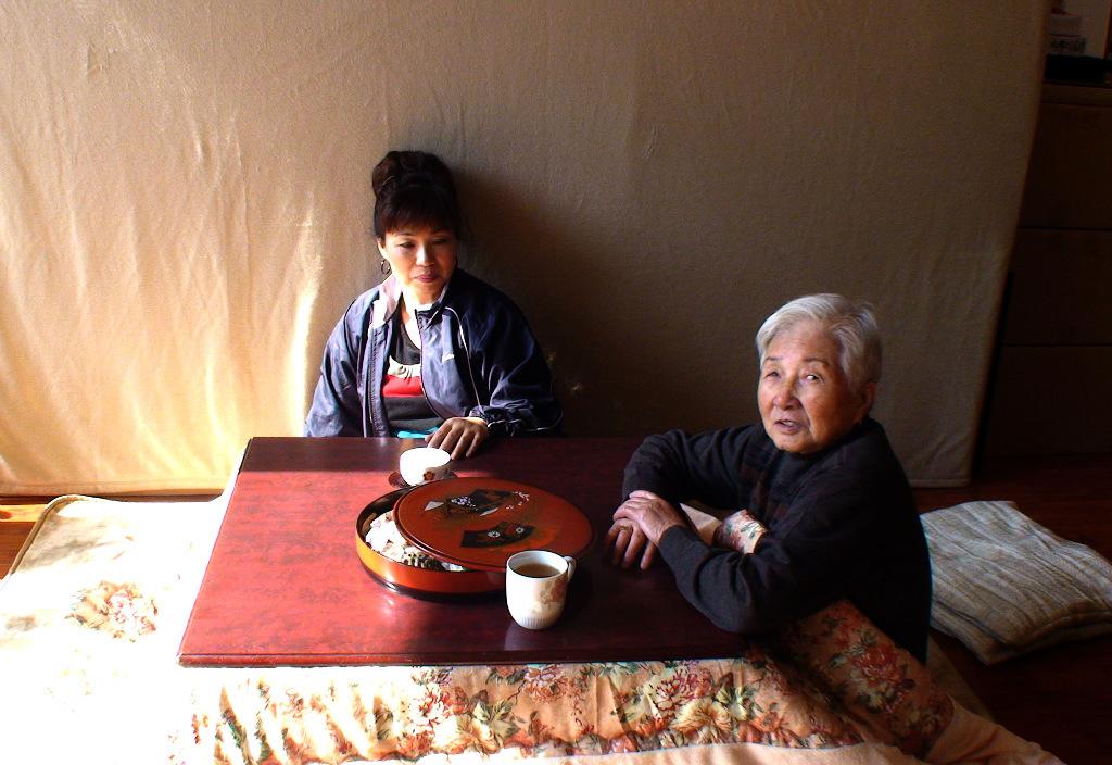 日本|日本特有的风景画,围坐在“取暖神器”旁欢乐,为何我国不借鉴?