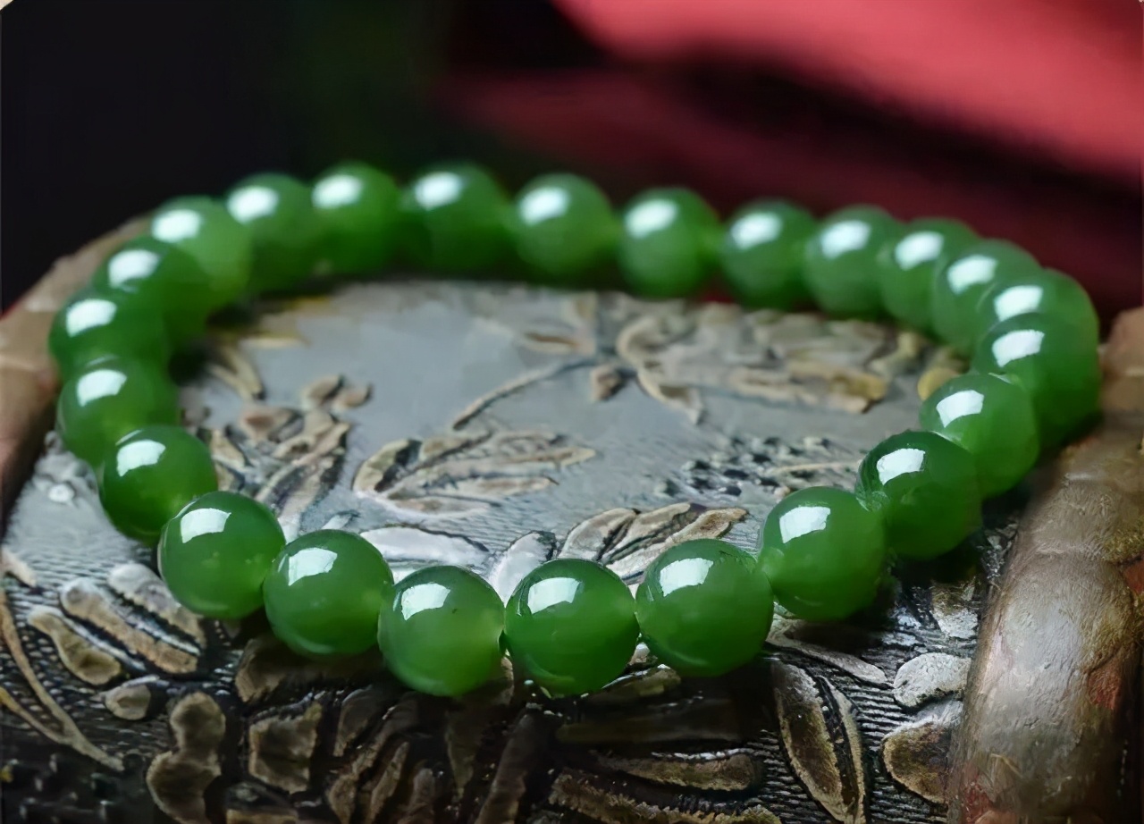 翡翠手串|为什么翡翠手串一定要是18颗？