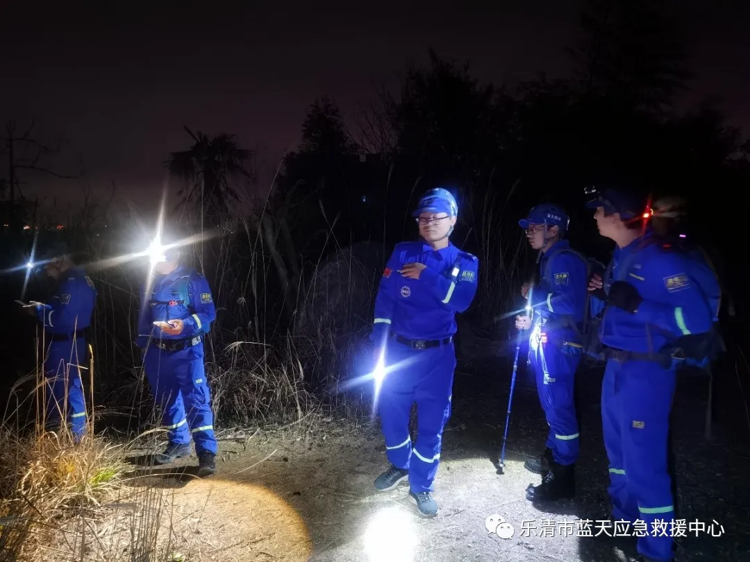 溫州百事通 溫州一男子上山未歸，尸體被找到抬下山