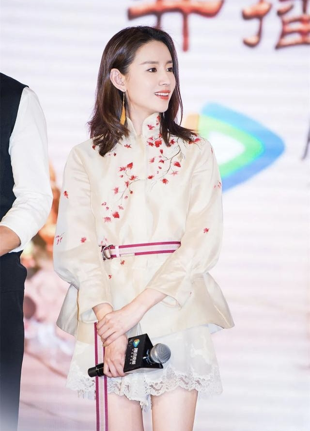 闲鱼有话说|董洁终于找对风格，一身“中国风”造型温婉优雅，气质都变高级了