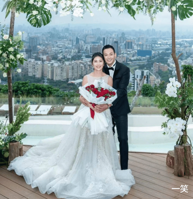 威廉|恭喜！36岁棒棒堂成员威廉求婚成功，32岁主播女友感动到哭