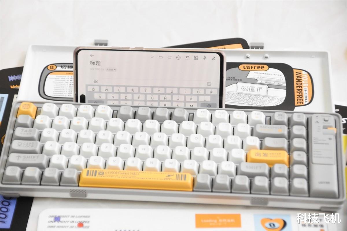 机械键盘|两平方米的快乐，打造特色的办公桌面，Lofree洛斐小浪键盘评测