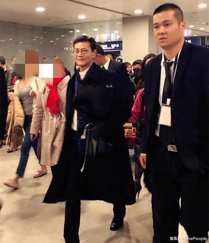 吕良伟|内娱“大叔”发福油腻,香港男星清爽帅气,这对比也太惨烈了吧