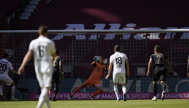 拜仁慕尼黑|5-2！拜仁完美收官 莱万创造新纪录，三位老臣告别