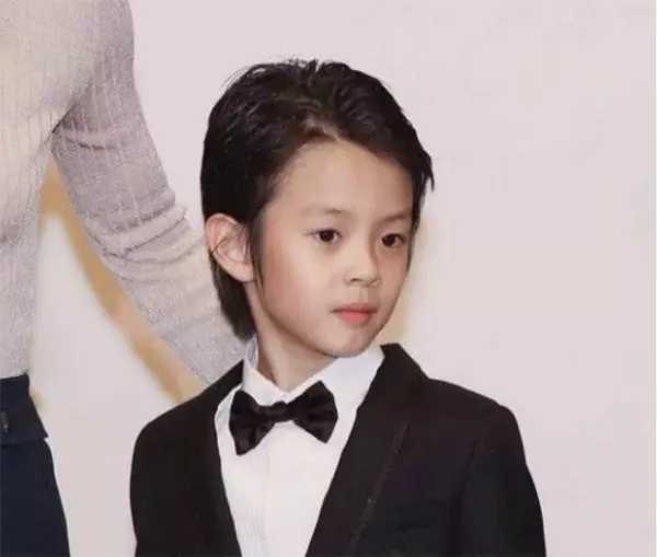 邓涵之|邓超孙俪9岁儿子颜值逆天在日本迅速走红，号称国版“流川枫”