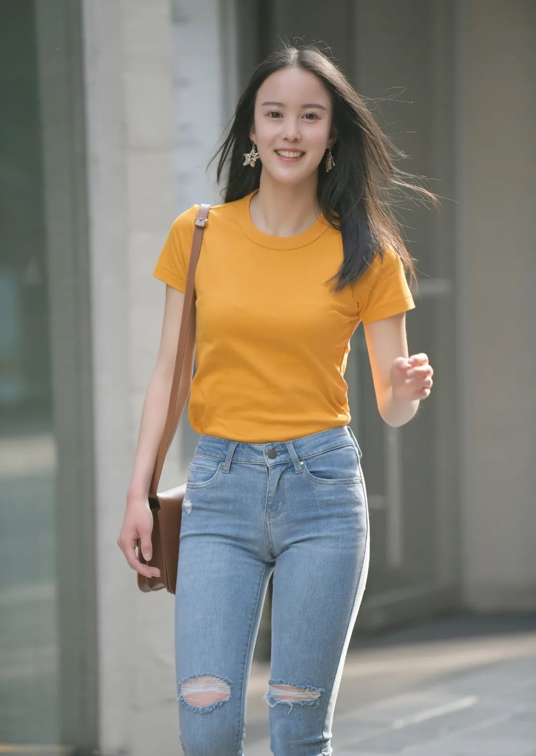 时尚穿搭女装|时尚穿搭:穿破洞牛仔裤的时尚女生,真是做女友的标配