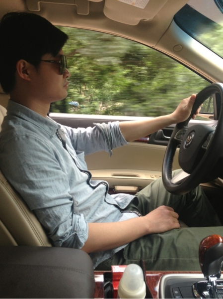 吴嘉情吧|女同事经常蹭老公的车，我用了一计，她再也不敢坐了