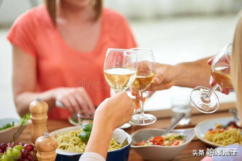 咱家孩子|怀上了第三胎，小两口纠结而又无奈，为啥两亲家听到消息相约不期而至？