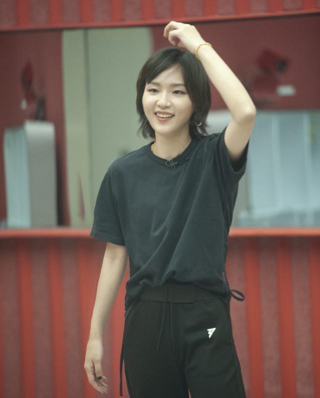 乘风破浪的姐姐第二季|《浪姐2》人气排名：李菲儿赶超那英进前三，第一名断崖式领先