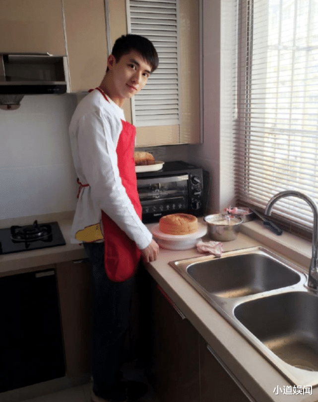 工作室|男星住处遭女粉闯入窃取私物，工作室放出监控画面发文警告私生