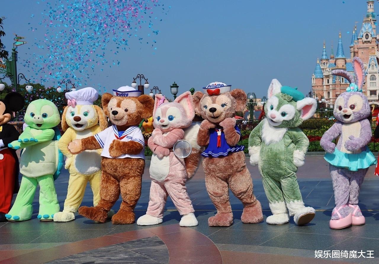 贝儿|玲娜贝儿下头上热搜，比心摔地上碾碎，不和女生互动却和男生牵手