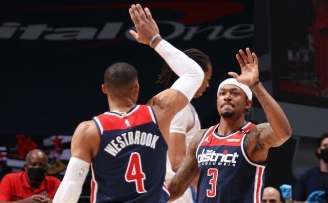 奇才队|轰154分，威少率队打疯了，14+21+24创纪录，谁能拦他进季后赛