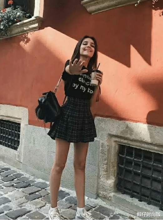 靓仔时尚咖|没有裙装的秋天是不完整的，但裙装也不能乱选，赶紧学起来！