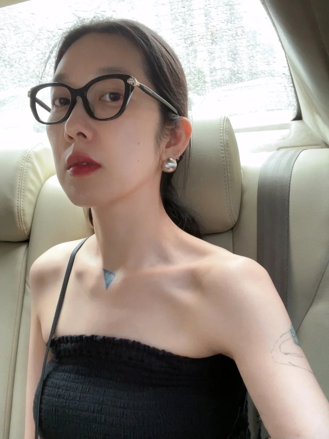 27君|尖头鞋加短裙的魅力，让整个下身看起来全是腿的效果非常好！
