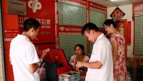 教教你家娃|双色球现32注大奖,有15注都是一人所购,“顺子尾号”真是巧合?