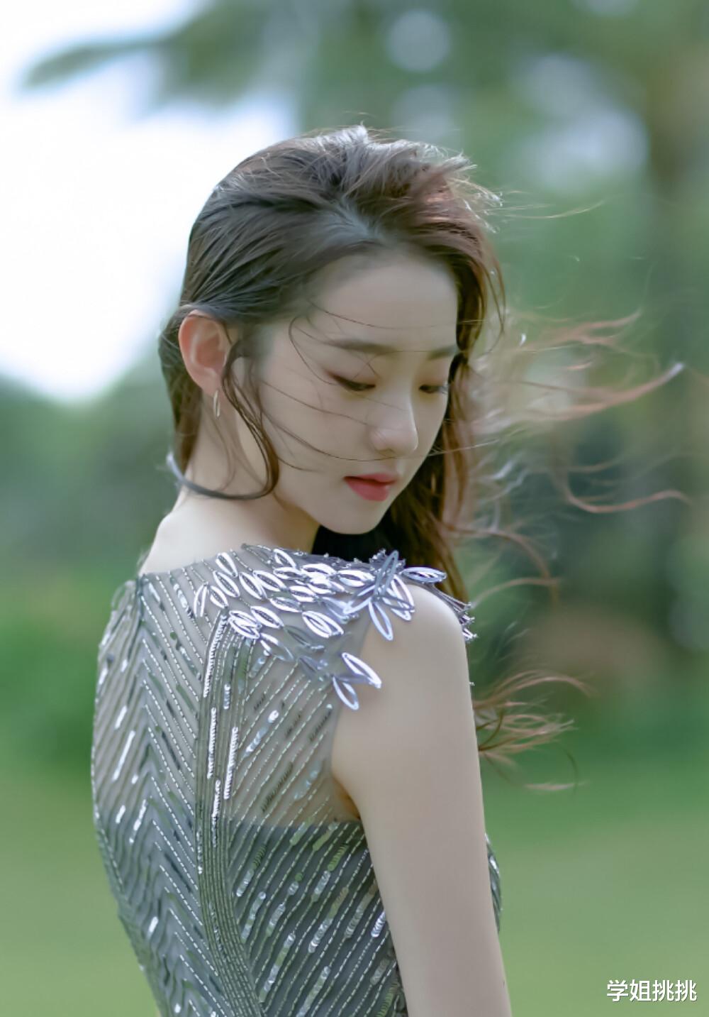 张艺凡|头小、脸小、身子长！这3位女明星的身材，别的明星也会羡慕吧