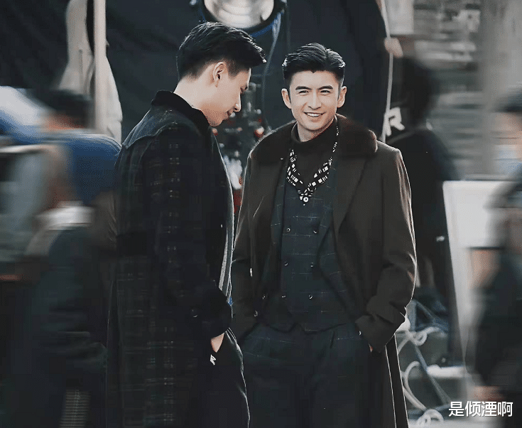 胡一天|《民国大侦探》双人路透曝光，胡一天张云龙对视一笑，粉丝：爱了