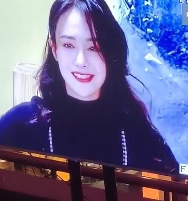 郑爽|郑爽事情再出新瓜，没想到第一个站出来挺她的会是曾经的“仇人”