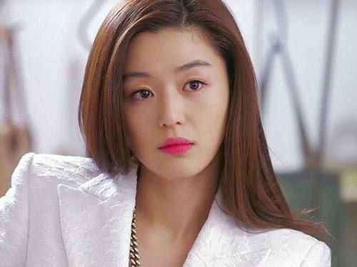 胡杏儿|“长腿女神”全智贤：曾是18线模特的她，如今成身价200亿富太太