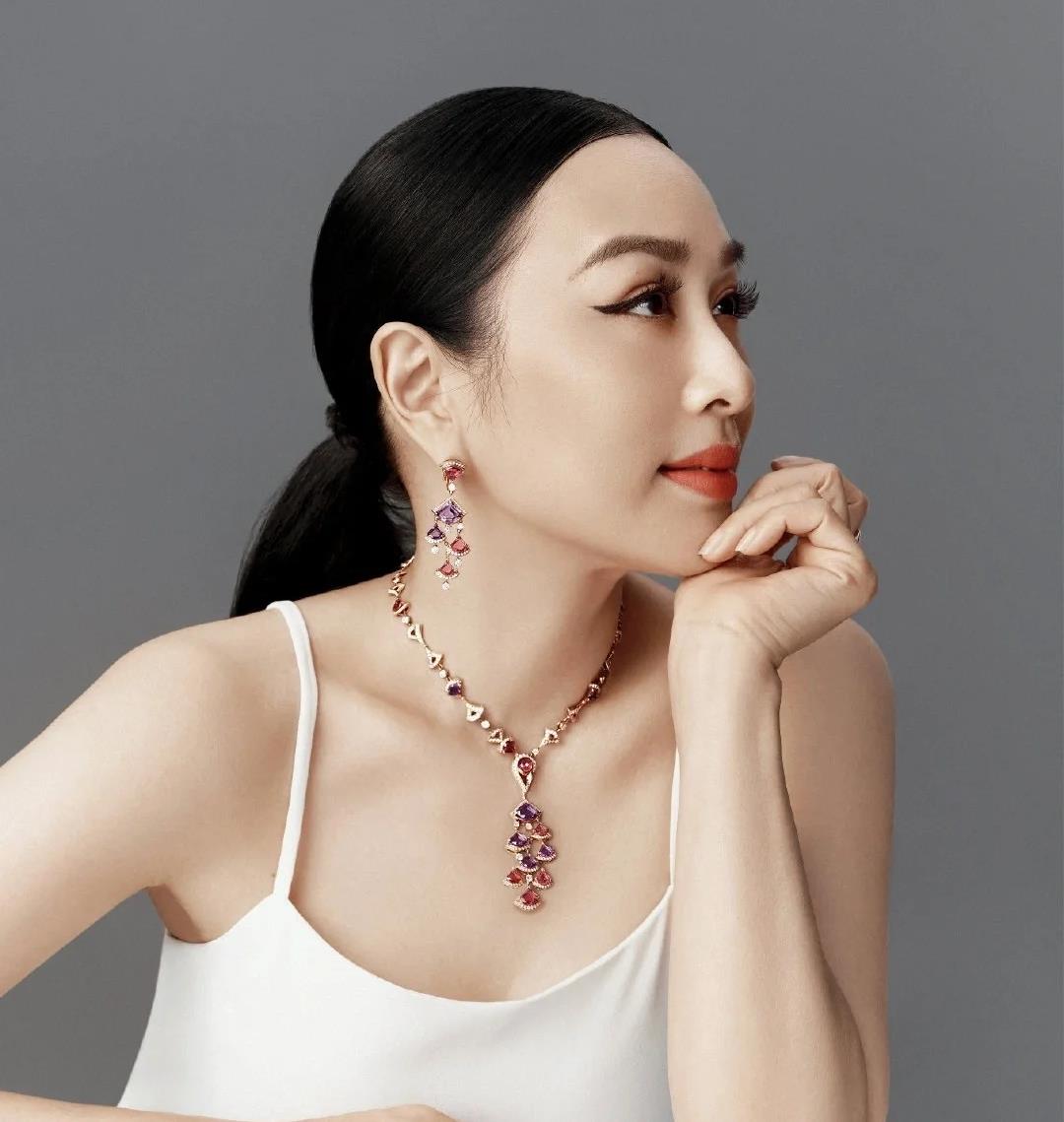 美搭刊报|钟丽缇携女儿拍写真，女儿完美继承妈妈的厚嘴唇，考拉一点没长残