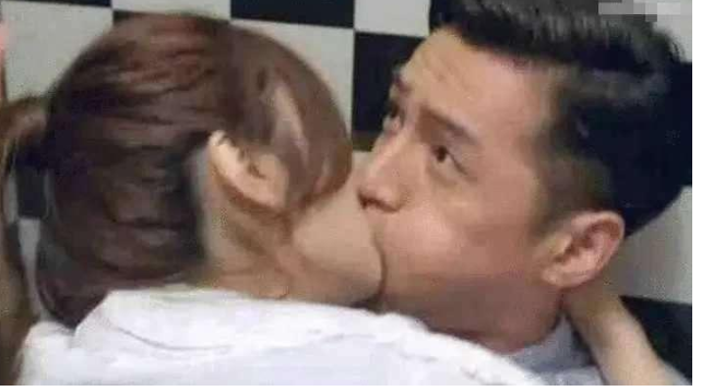 吻戏|胡歌被她亲到“想吐”，张嘉译的嘴吻到肿，被网友戏称“吻戏女王”