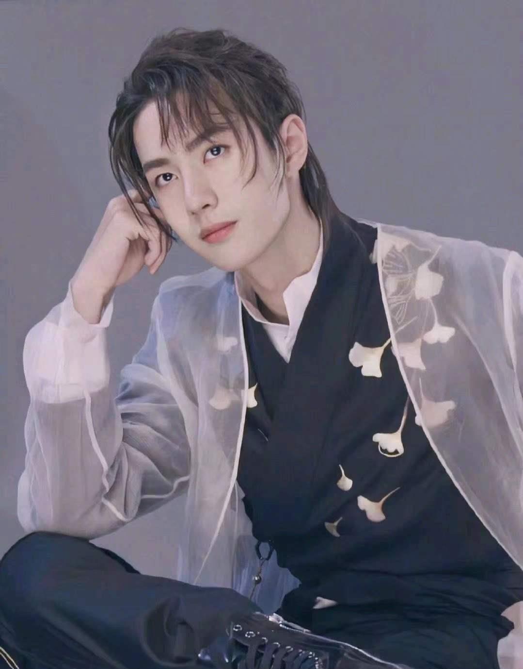 肖战|国风造型亮相,王一博张艺兴肖战小清新风格,TFBOYS太吸睛!