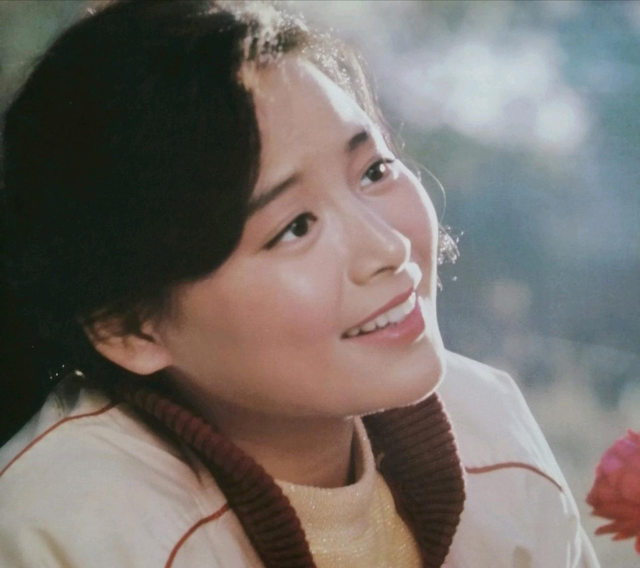 张瑜|张瑜：23岁凭一吻成名，离婚后选择不婚，如今64岁没孩子也幸福