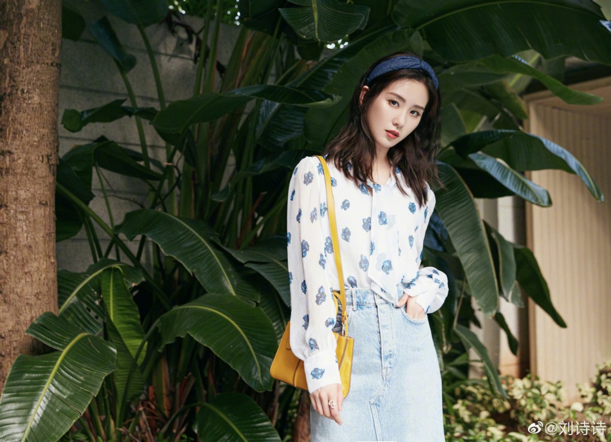 刘诗诗|刘诗诗真是活成了女人羡慕的样子，简单的衬衫，都能穿出高级感