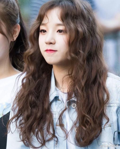 发型|50岁女人尽量少烫“大妈卷”，试试这五种发型，时髦显气质还减龄