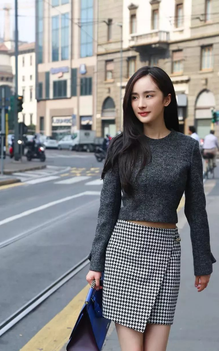 杨幂|杨幂新高定造型曝光，谁注意到她所佩戴珠宝：一套房都没这贵！