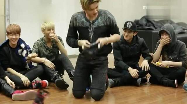 吴亦凡|吴亦凡害惨了8位明星，有人自作自受，活该被封杀