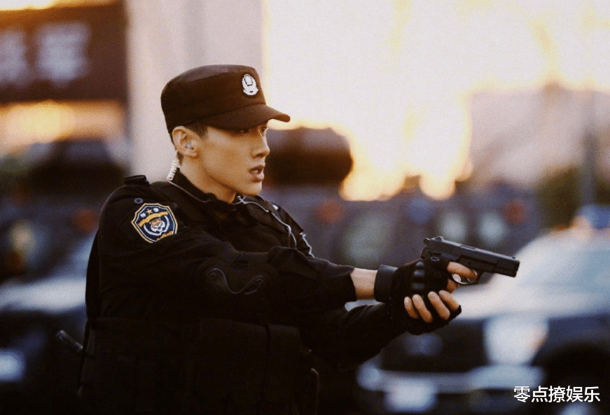 零點撩娛樂 熱播劇《你是我的城池營壘》的開場，就是驚險的劫匪戲