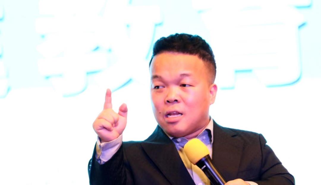 张伸|娱乐圈袖珍演员，1.24米的朱洁不敢生孩子，1.24米的刘永奇当老板