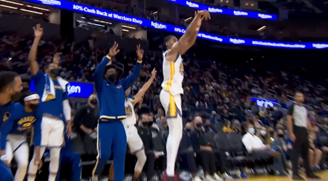 斯蒂芬·庫里|這上哪說理去？明明是普爾飚進三分！鏡頭卻全被庫里搶走：小學生太皮了