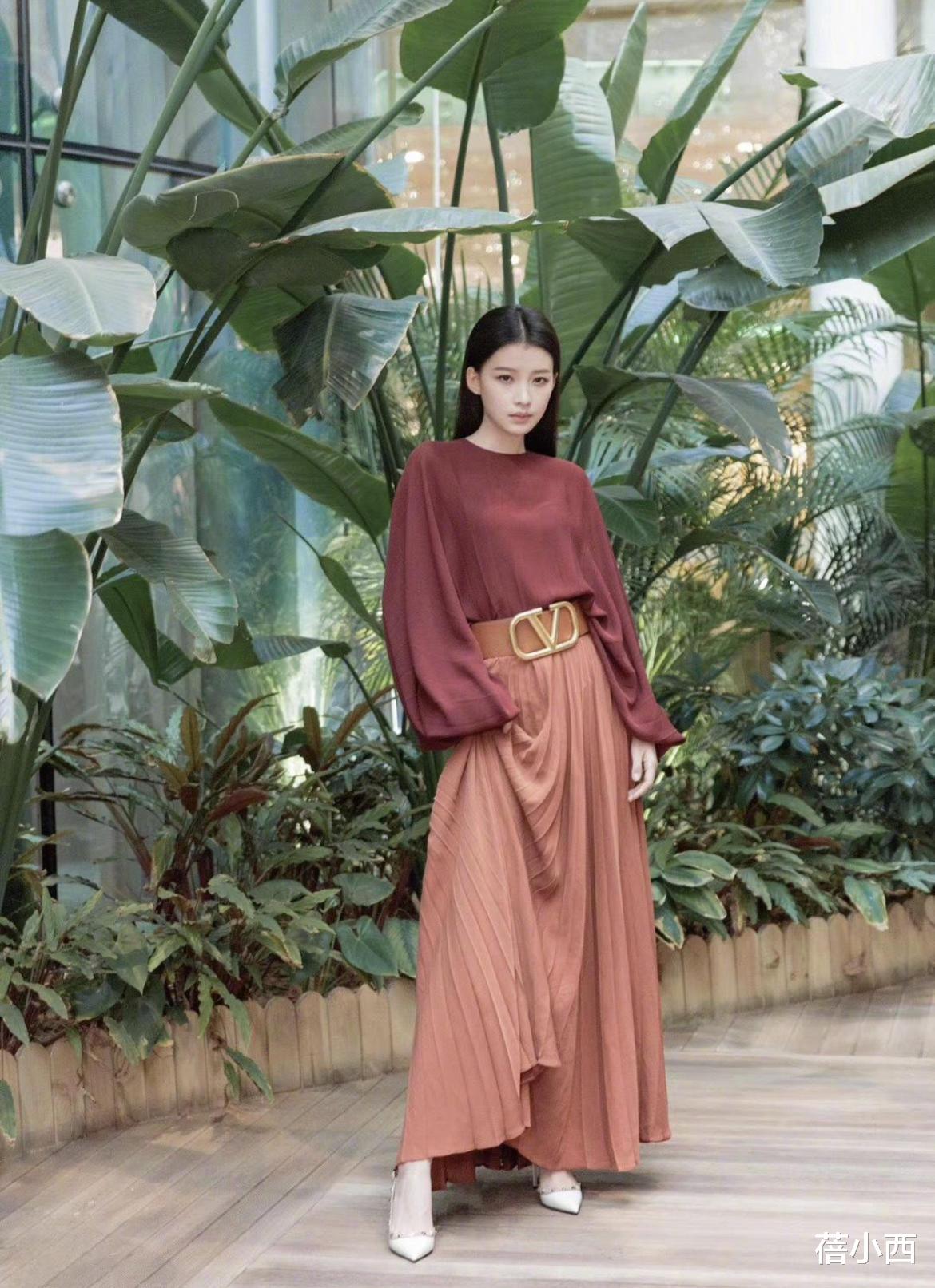 孙怡|董子健的老婆和丈母娘录节目，孙怡一条短裤就要1万9，漫画腿抢镜