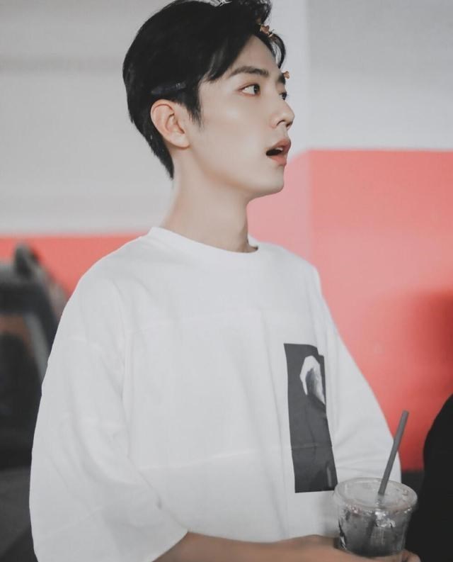 肖战|“肖战花墙”登上热搜榜，十多家品牌纷纷送祝福，粉丝直呼温暖