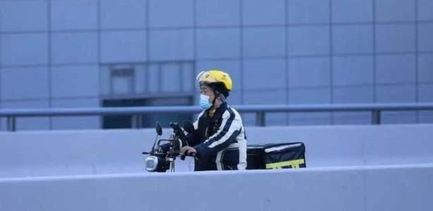 兰陵笑笑侠 欠债还钱，天经地义，那些为讨要几千块工钱而绝望的眼神不忍直视