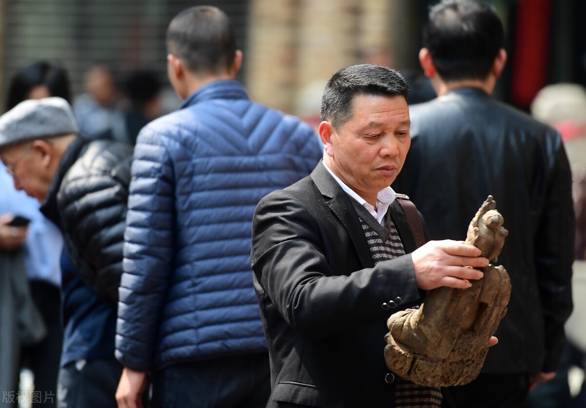 |为什么2021年古玩收藏家更穷了，还不如2020年？藏友：没渠道没钱
