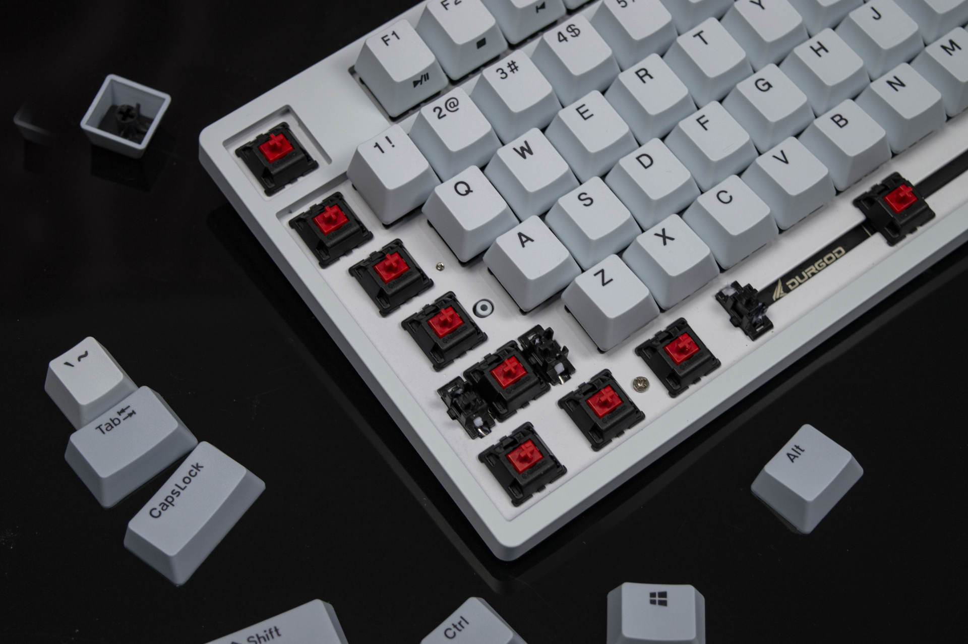 機械鍵盤|耐看百搭: 杜珈金牛座K320淺霧藍Cherry紅軸機械鍵盤開箱