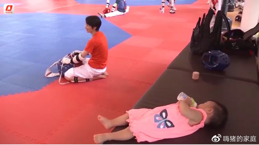 嗨猪的家庭|34岁冠军妈妈产后复出,无缘金牌后含泪退役:“生娃后骨盆全打开,武功全废……”