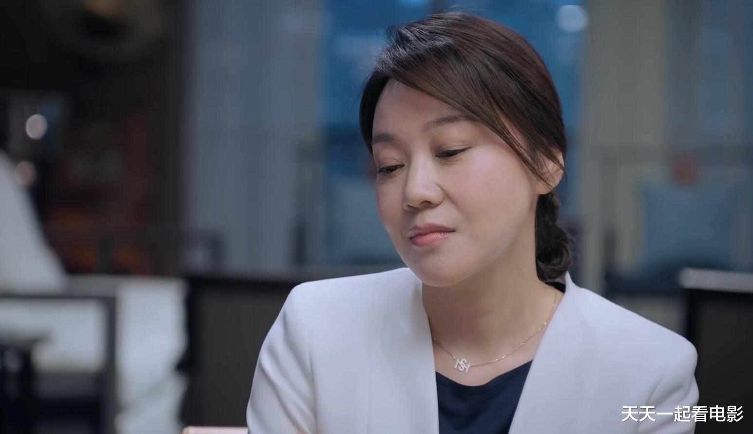 闫妮|餐桌上的《甄嬛传》，为掌控千亿集团，当年的“佟掌柜”变心机女