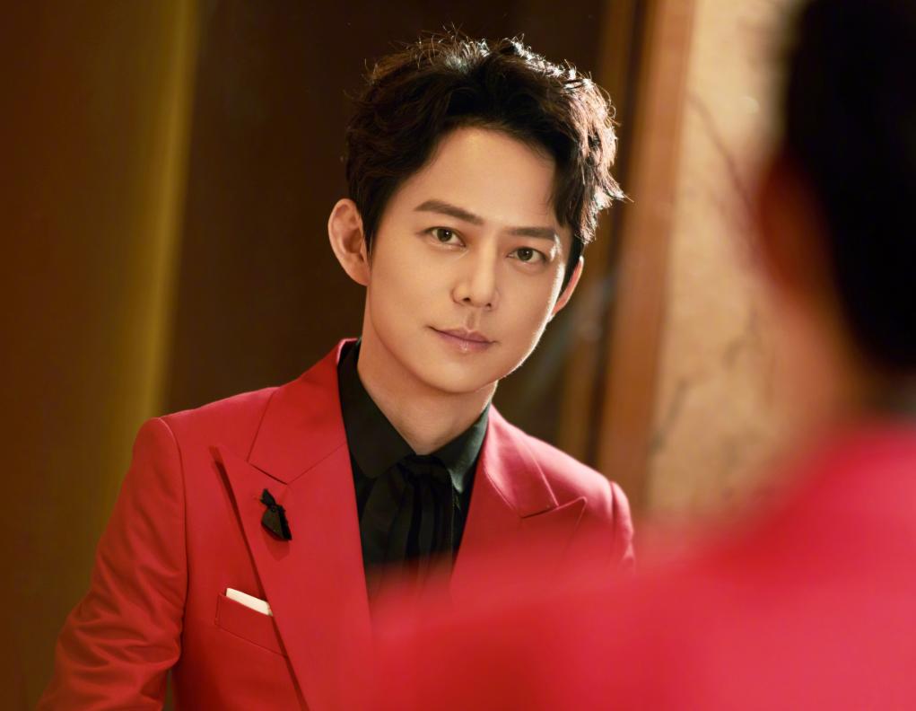 何炅|何炅缺席芒果台晚会后首露面，身材消瘦状态好，与汪涵合体破传闻