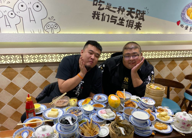 又有吃播身体出现异样？被曝入院治疗后，疑似正在寻找减肥训练营
