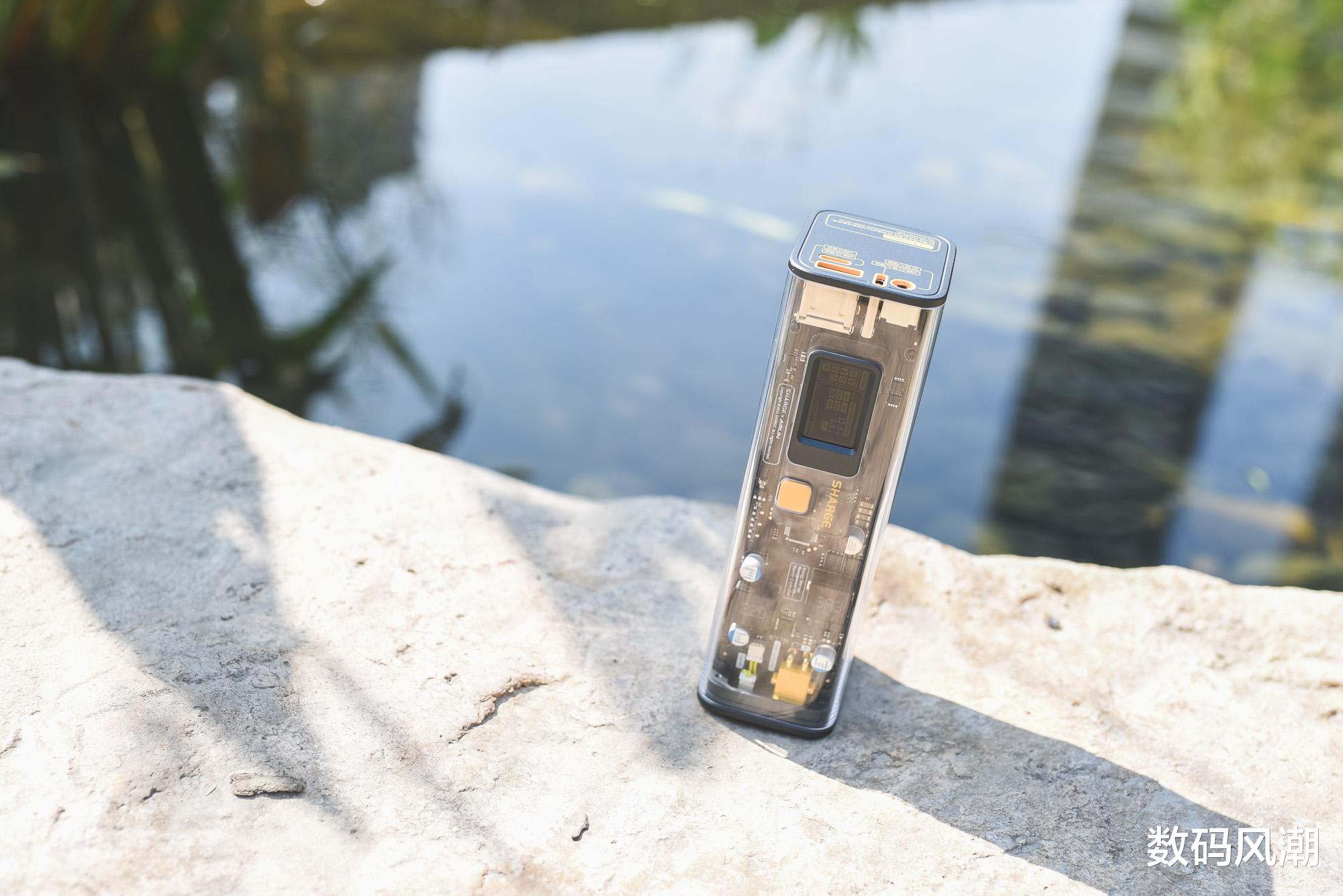 折叠屏|没有数码直男可以拒绝的新玩具，各项拉满的闪极100W超级移动电源